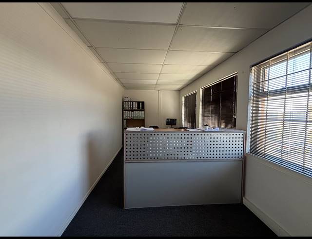 310M² WAREHOUSE TO LET IN STIKLAND INDUSTRIAL